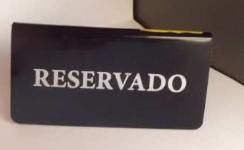 PLACA RESERVADO 12x6 CM. METACRILATO NEGRO